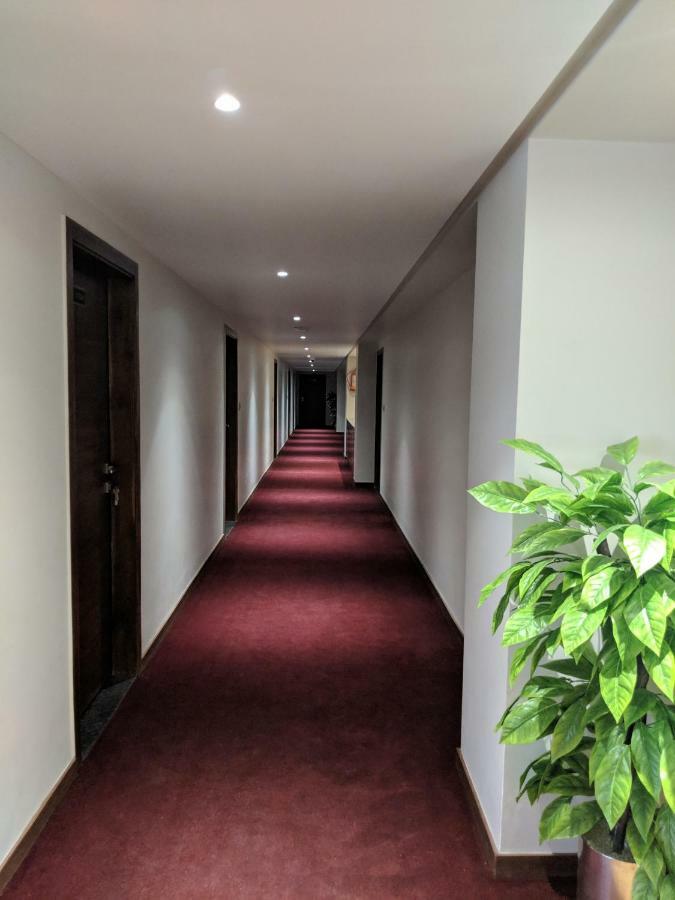 Hotel Avaante Ahmedabad Formerly Known As The Orchid Hotel Buitenkant foto