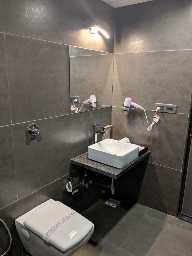 Hotel Avaante Ahmedabad Formerly Known As The Orchid Hotel Buitenkant foto