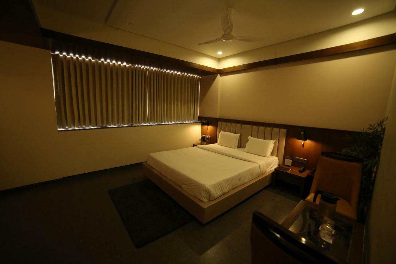 Hotel Avaante Ahmedabad Formerly Known As The Orchid Hotel Buitenkant foto