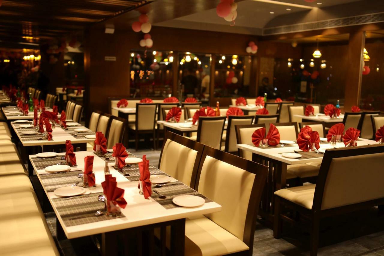 Hotel Avaante Ahmedabad Formerly Known As The Orchid Hotel Buitenkant foto