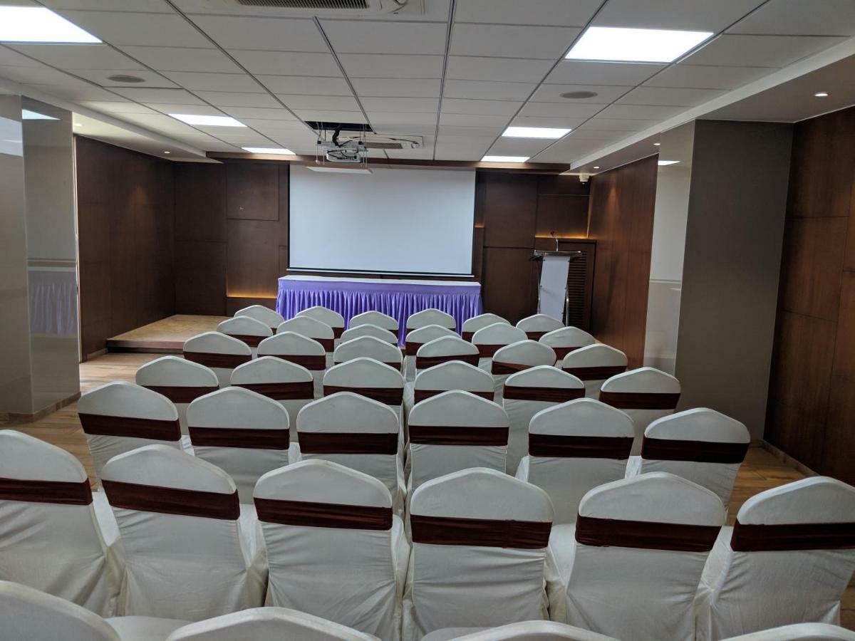 Hotel Avaante Ahmedabad Formerly Known As The Orchid Hotel Buitenkant foto