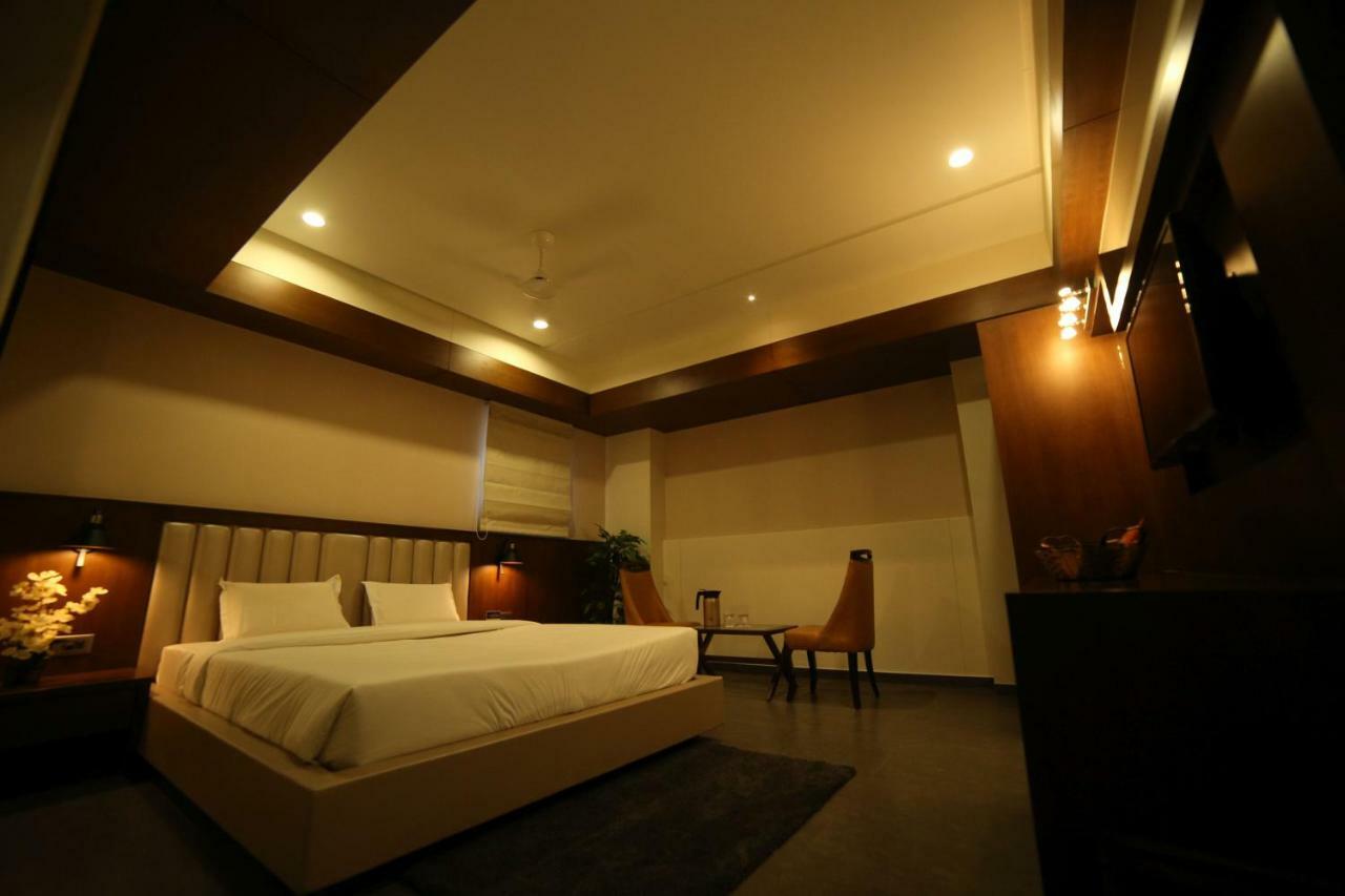 Hotel Avaante Ahmedabad Formerly Known As The Orchid Hotel Buitenkant foto