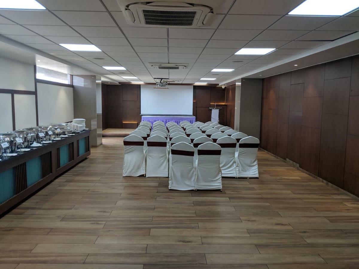Hotel Avaante Ahmedabad Formerly Known As The Orchid Hotel Buitenkant foto