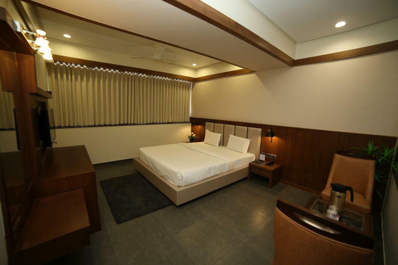 Hotel Avaante Ahmedabad Formerly Known As The Orchid Hotel Buitenkant foto
