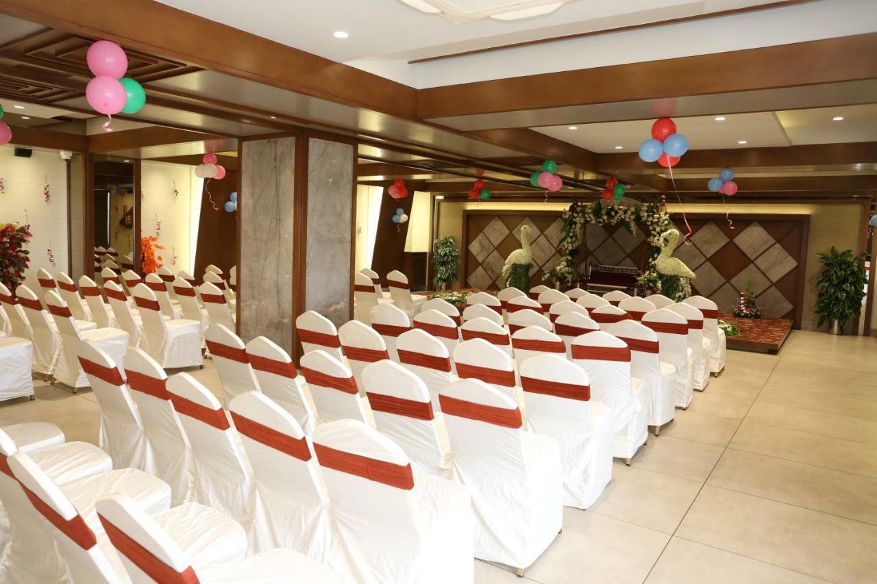 Hotel Avaante Ahmedabad Formerly Known As The Orchid Hotel Buitenkant foto